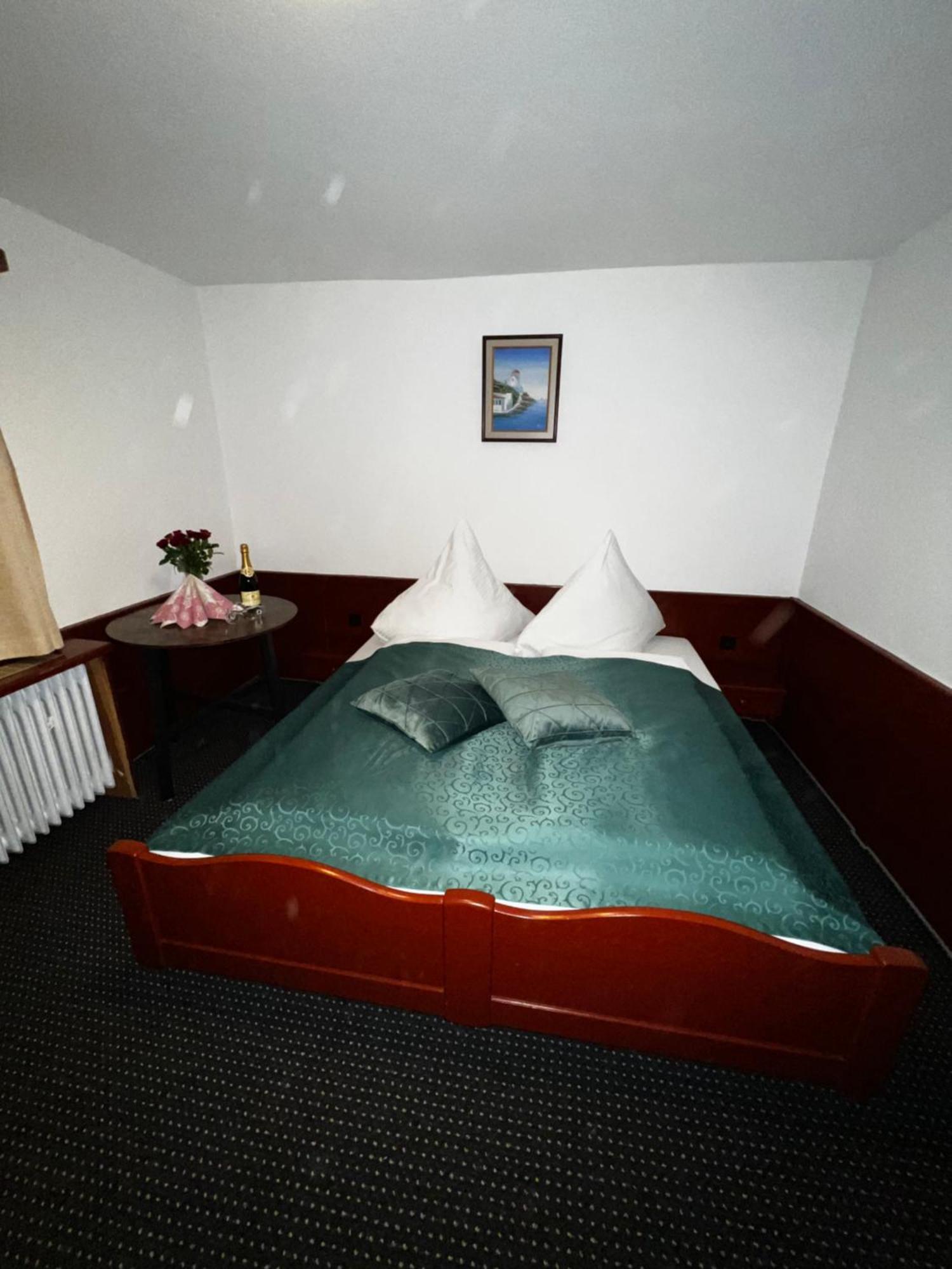 Gasthof Stern Asteri Frickenhausen  المظهر الخارجي الصورة